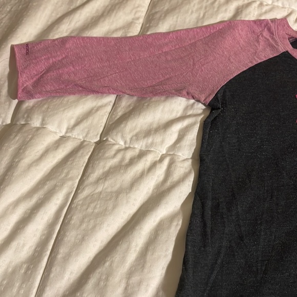 UA raglan 3/4 sleeve top must be bundled minim of $15 - Picture 4 of 8
